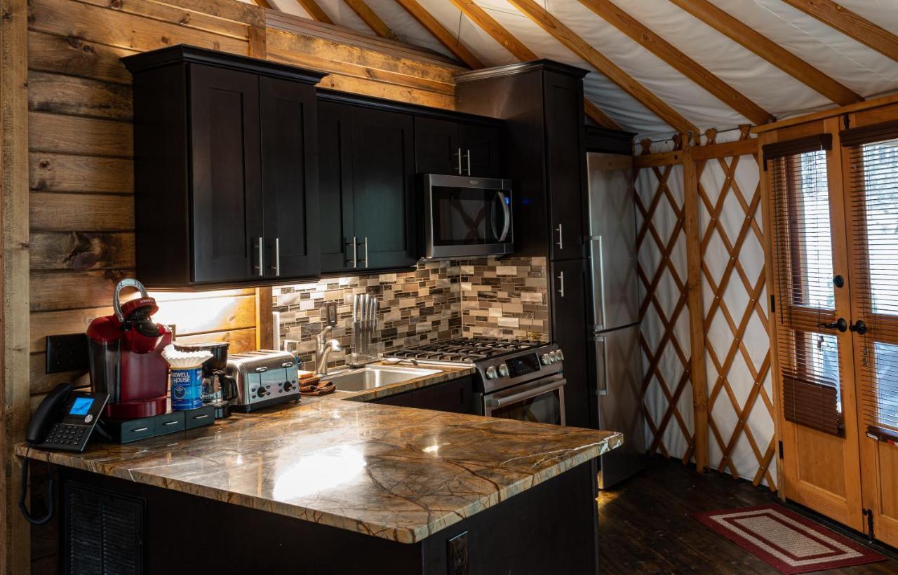 Topton Tranquil Haven Luxy Yurt - Creekside Glamping With Private Hot Tubヴィラ エクステリア 写真